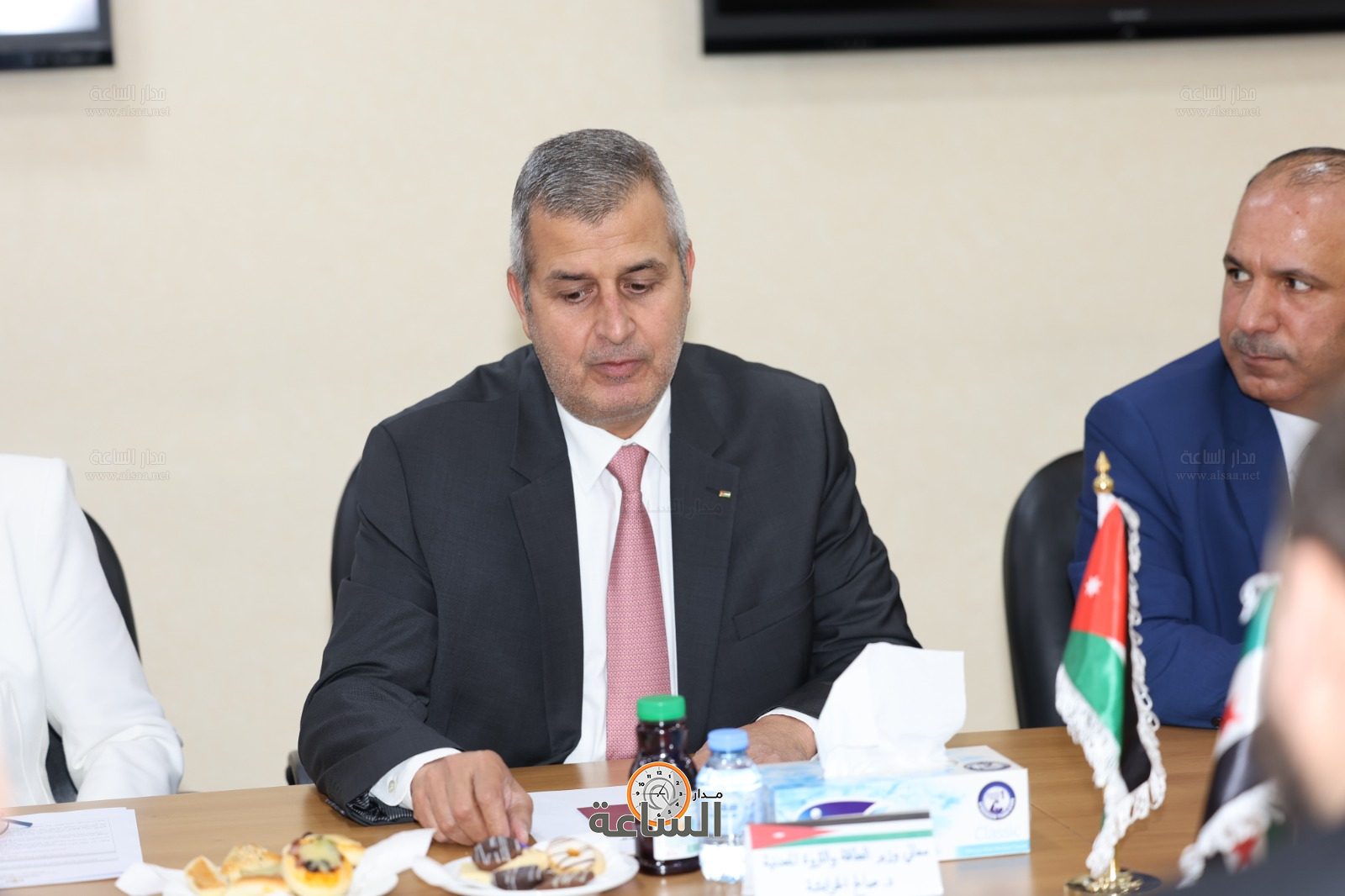 Madar Al-Saa Images 0.6397838022777376