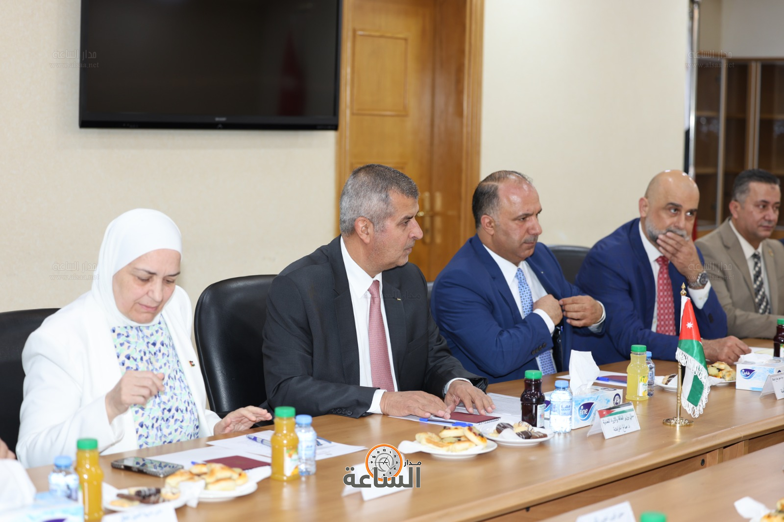 Madar Al-Saa Images 0.7428499633816578