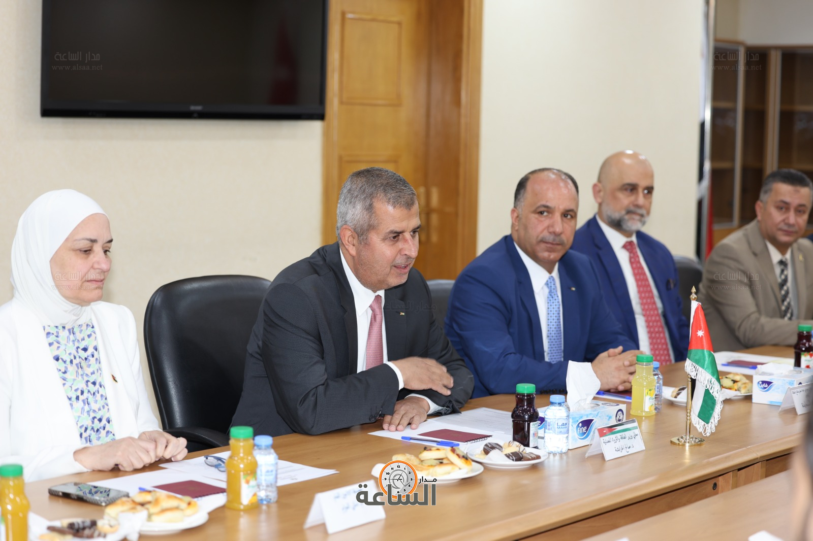 Madar Al-Saa Images 0.9916068932030615