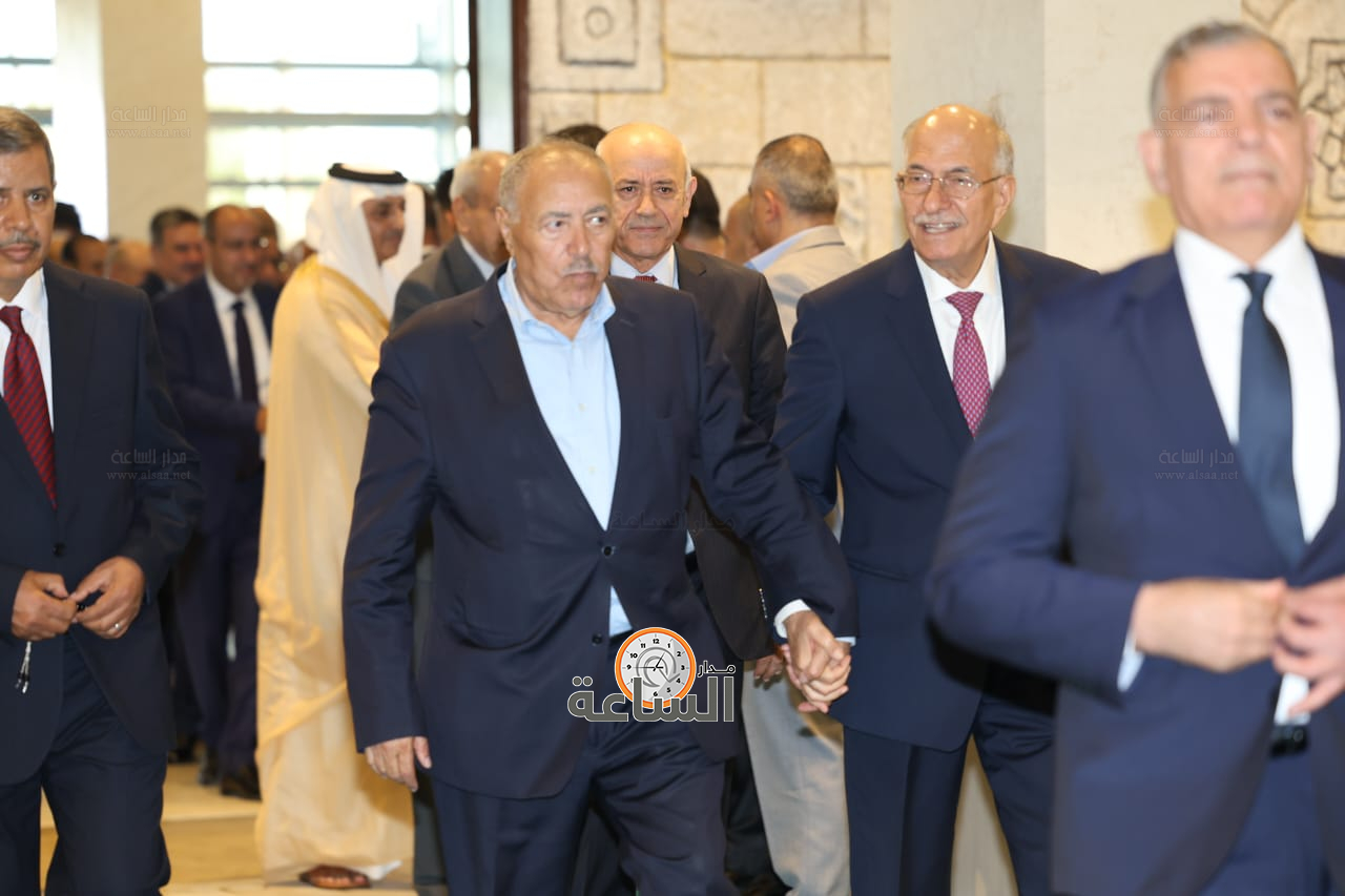 Madar Al-Saa Images 0.3785497857314102