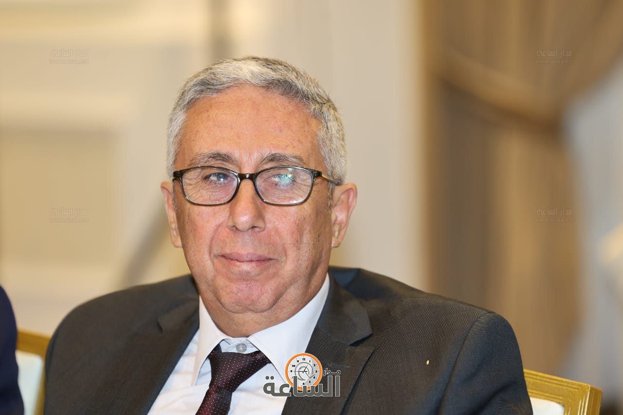 Madar Al-Saa Images 0.37830668594875216