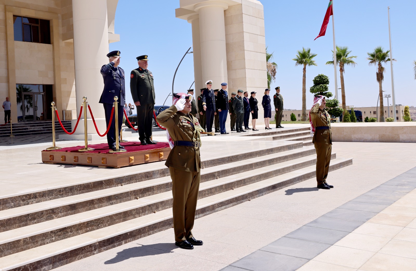 Madar Al-Saa Images 0.6508508317844334