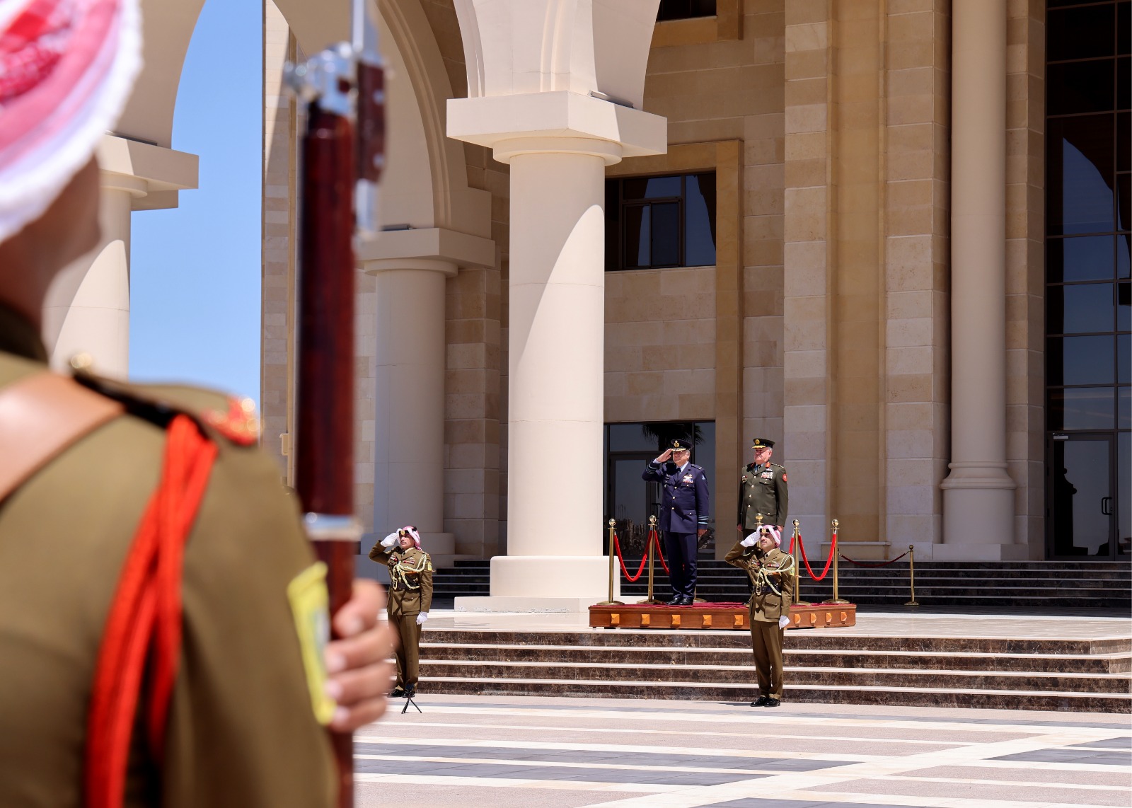 Madar Al-Saa Images 0.46729217723172467