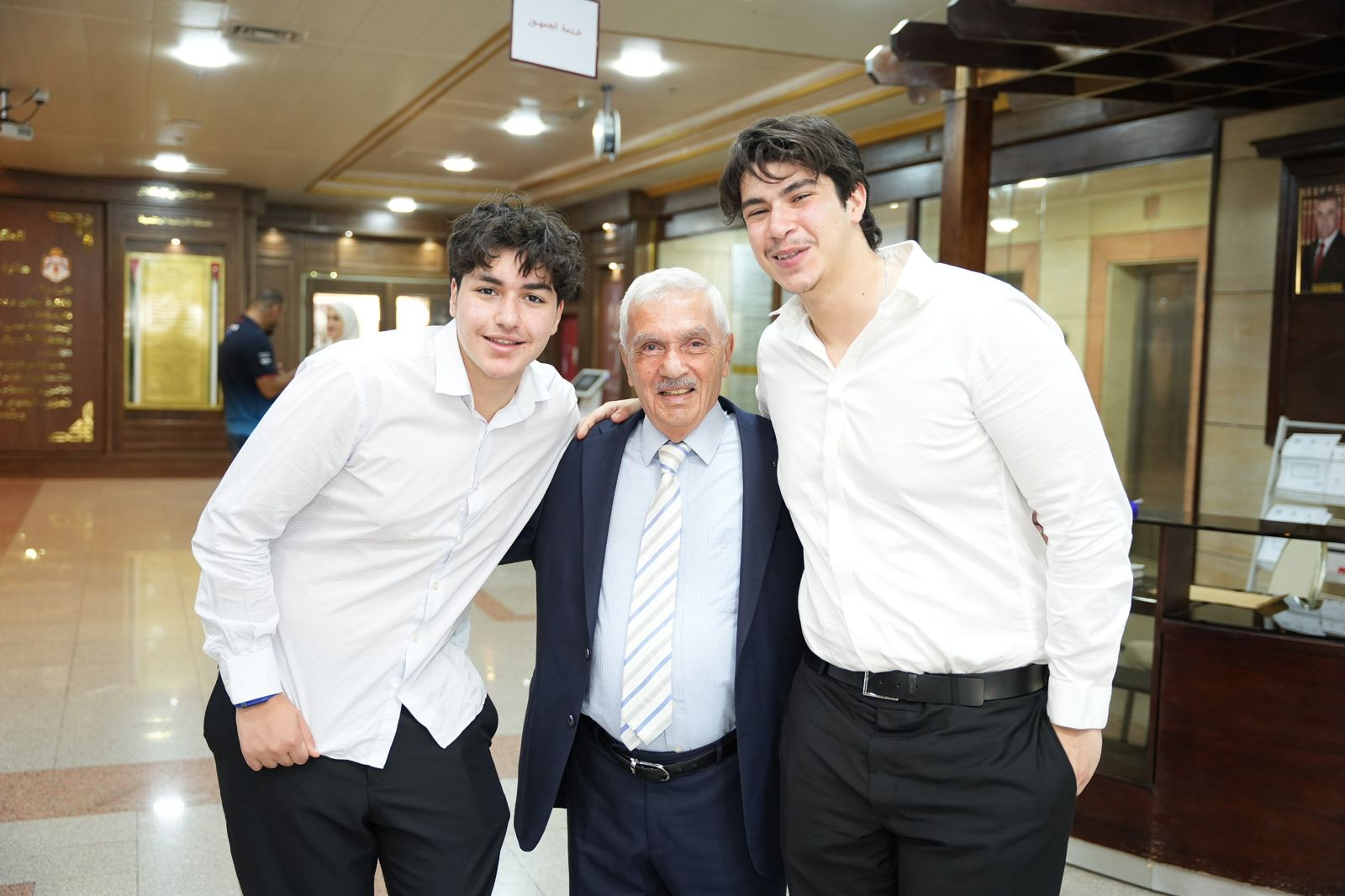 Madar Al-Saa Images 0.437170637667167