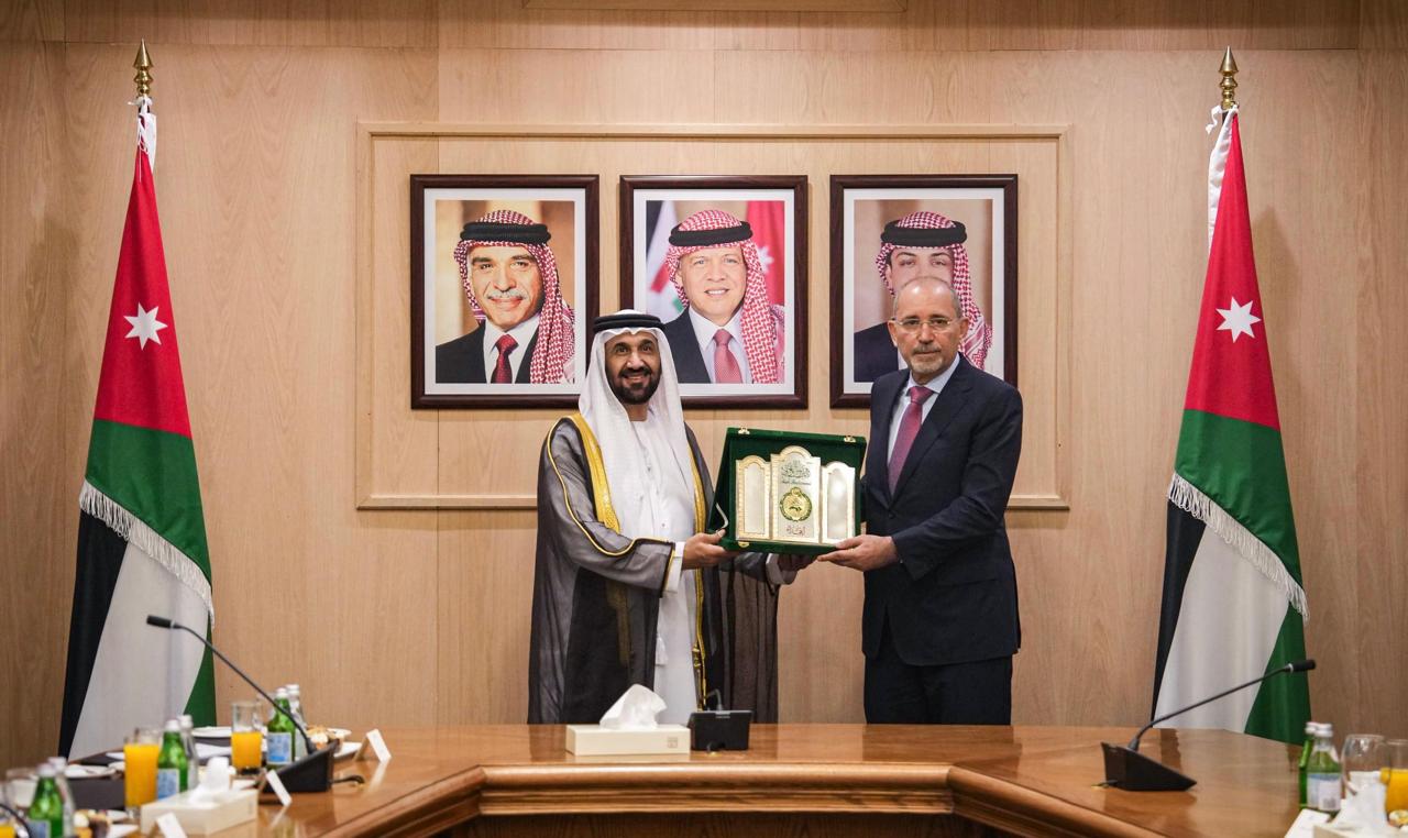 Madar Al-Saa Images 0.3363880453406466