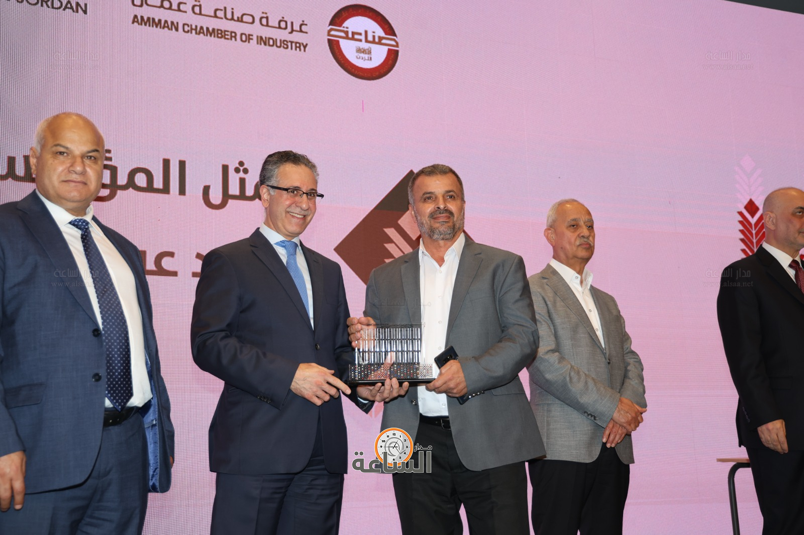 Madar Al-Saa Images 0.9785127340295873