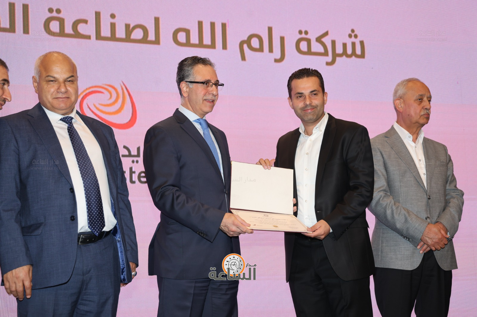 Madar Al-Saa Images 0.6110703595105215