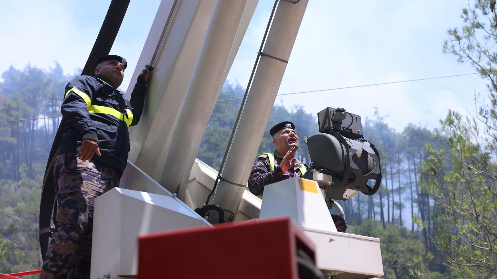 Madar Al-Saa Images 0.654924571390196