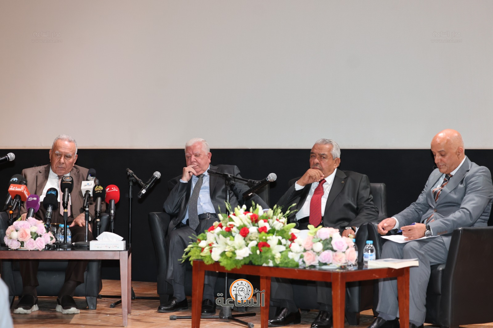 Madar Al-Saa Images 0.004060765160462165