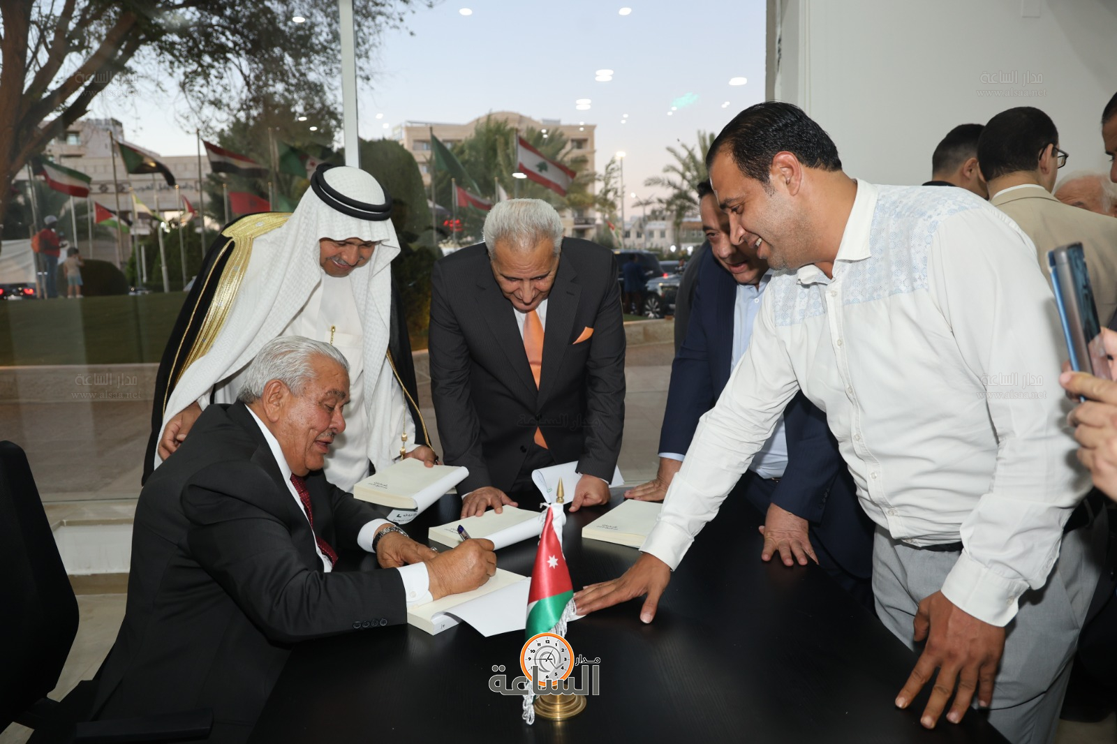 Madar Al-Saa Images 0.25438696006894745