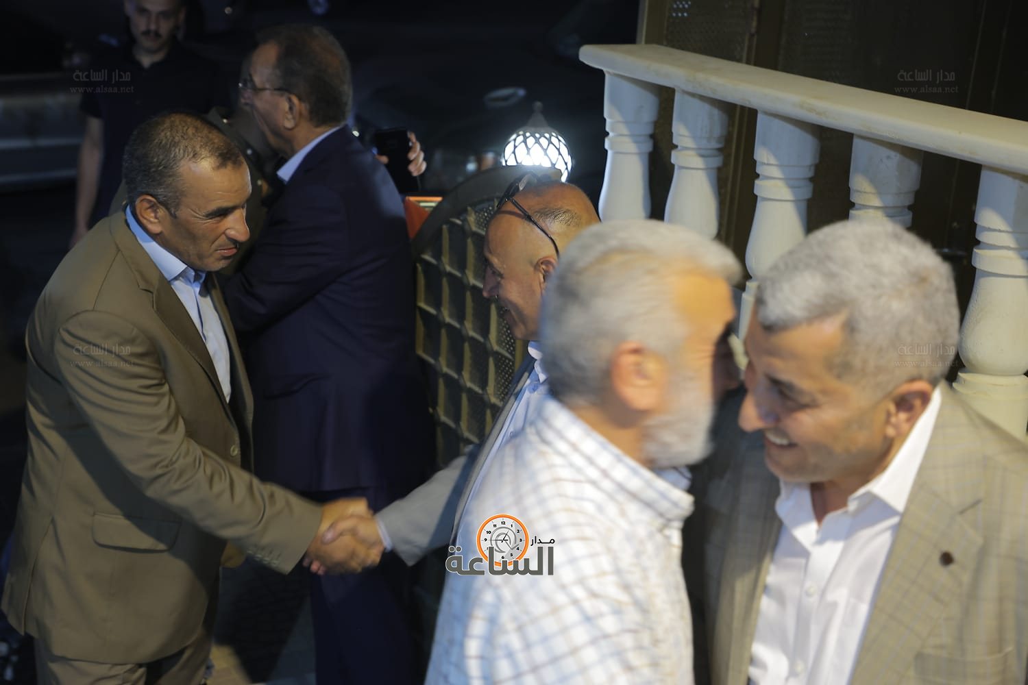 Madar Al-Saa Images 0.329028312161302