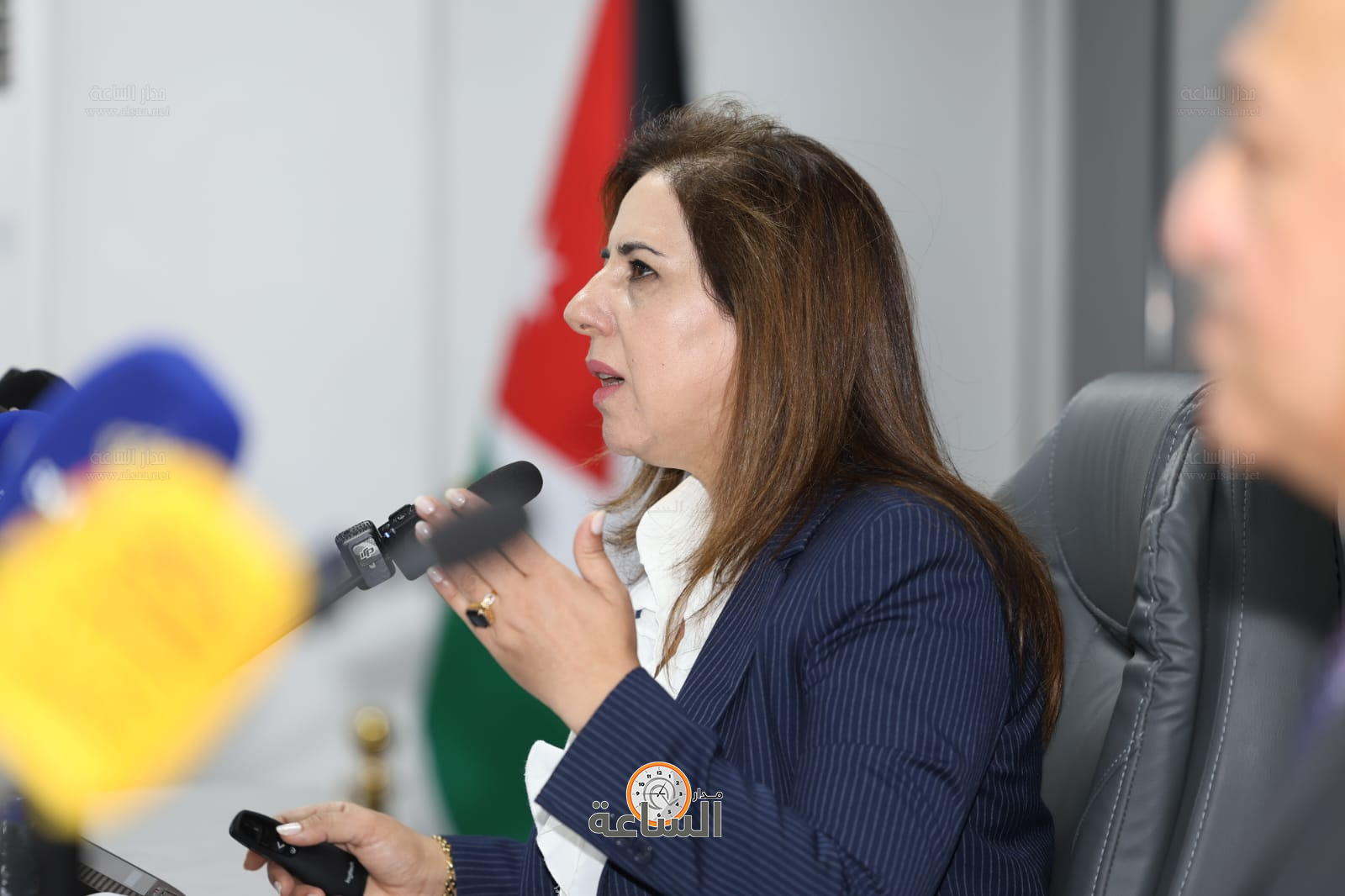 Madar Al-Saa Images 0.0360584538990274