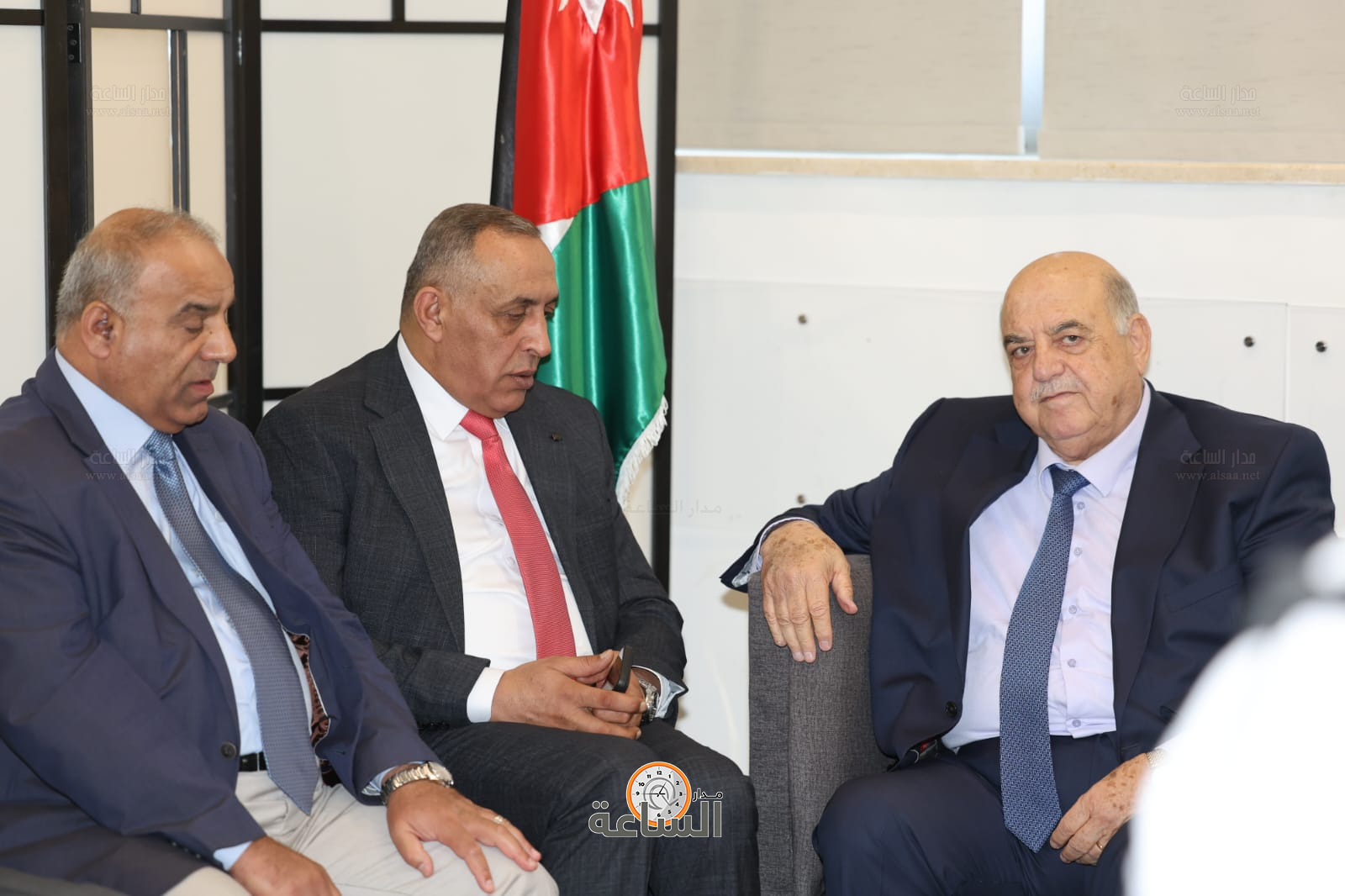 Madar Al-Saa Images 0.24500256069222293