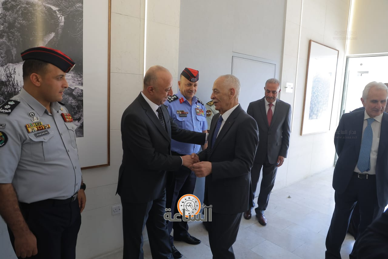 Madar Al-Saa Images 0.7343584744633929