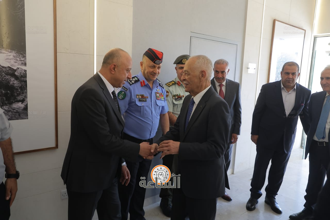 Madar Al-Saa Images 0.3714465683024699