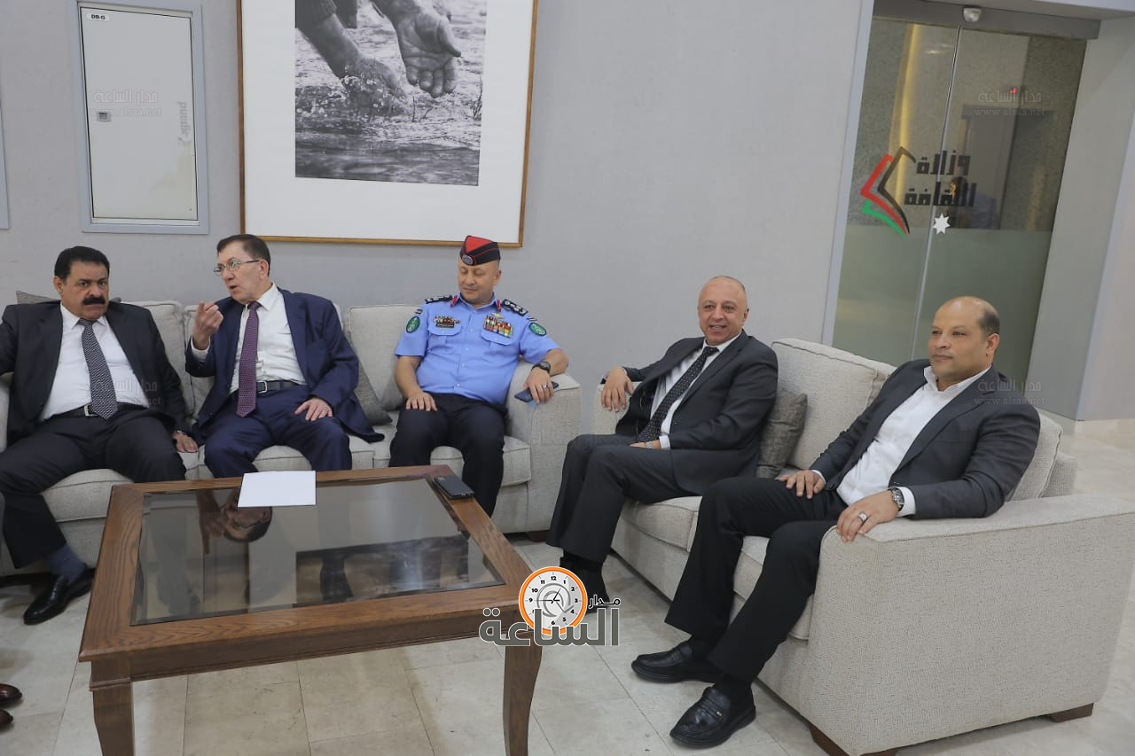 Madar Al-Saa Images 0.387468737363175