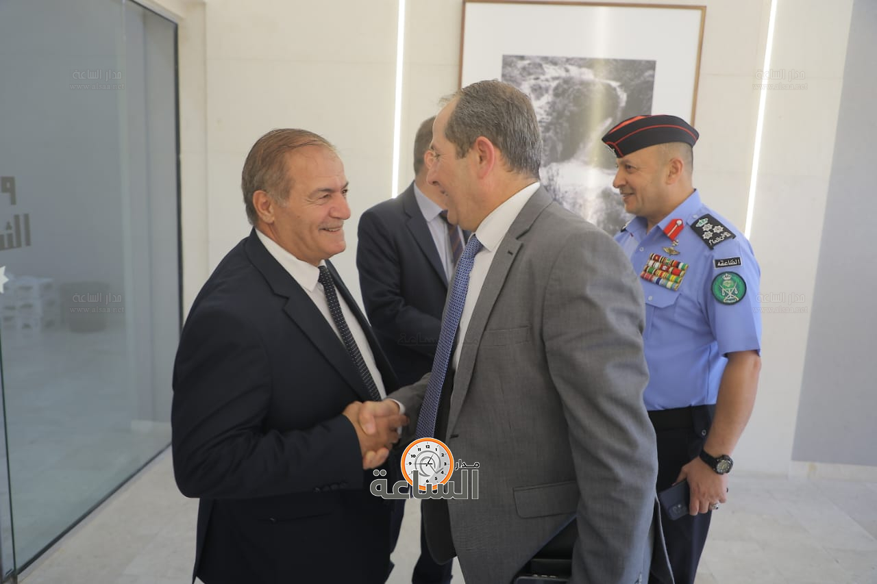 Madar Al-Saa Images 0.10774904795998674