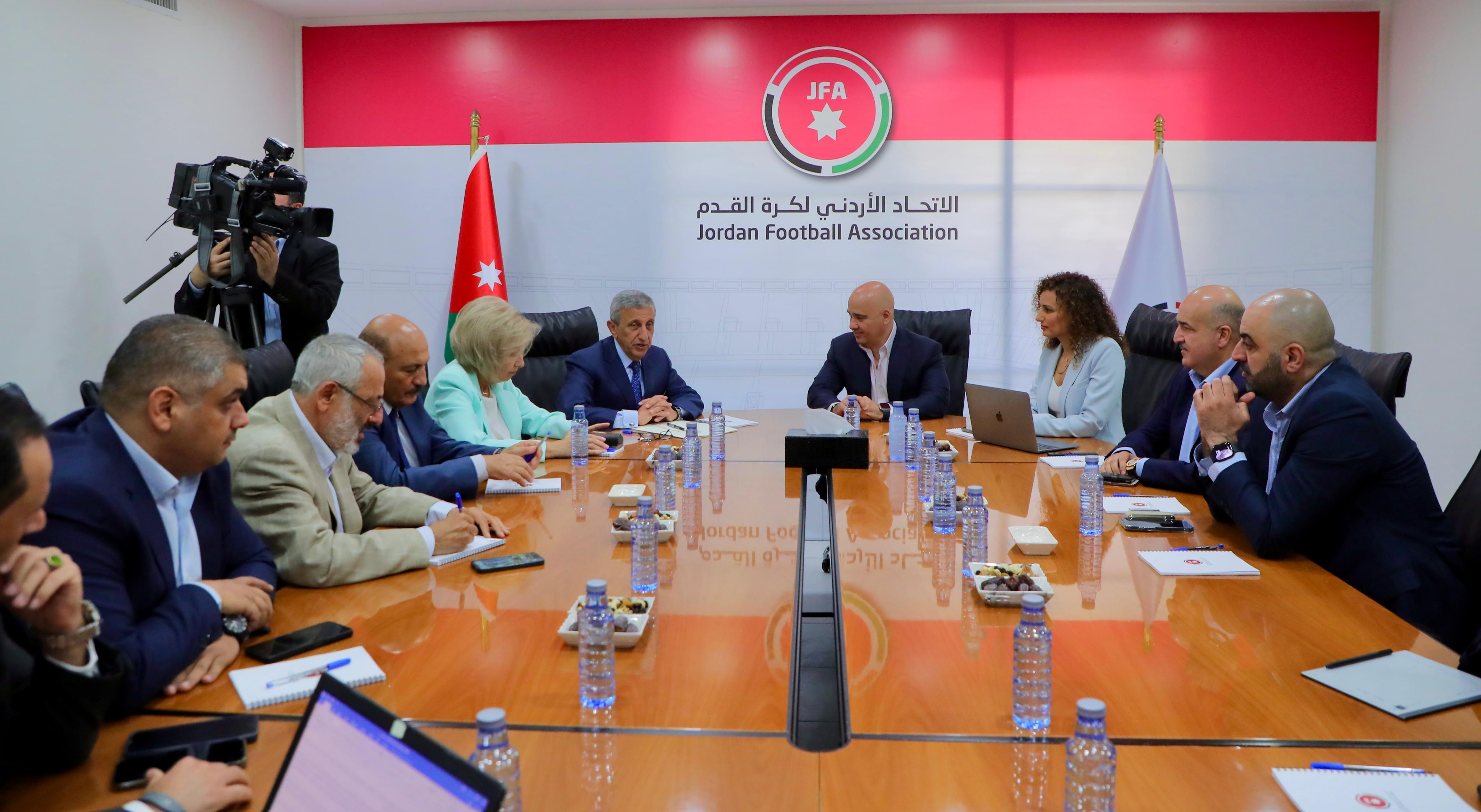 Madar Al-Saa Images 0.8990276813644127