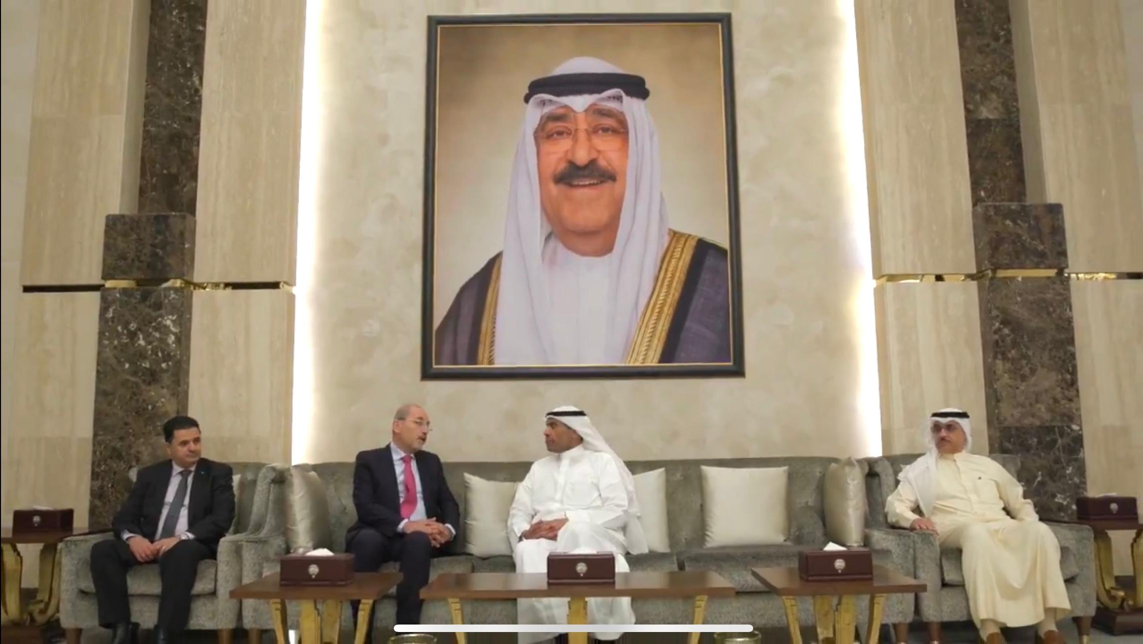 Madar Al-Saa Images 0.5298231400815668