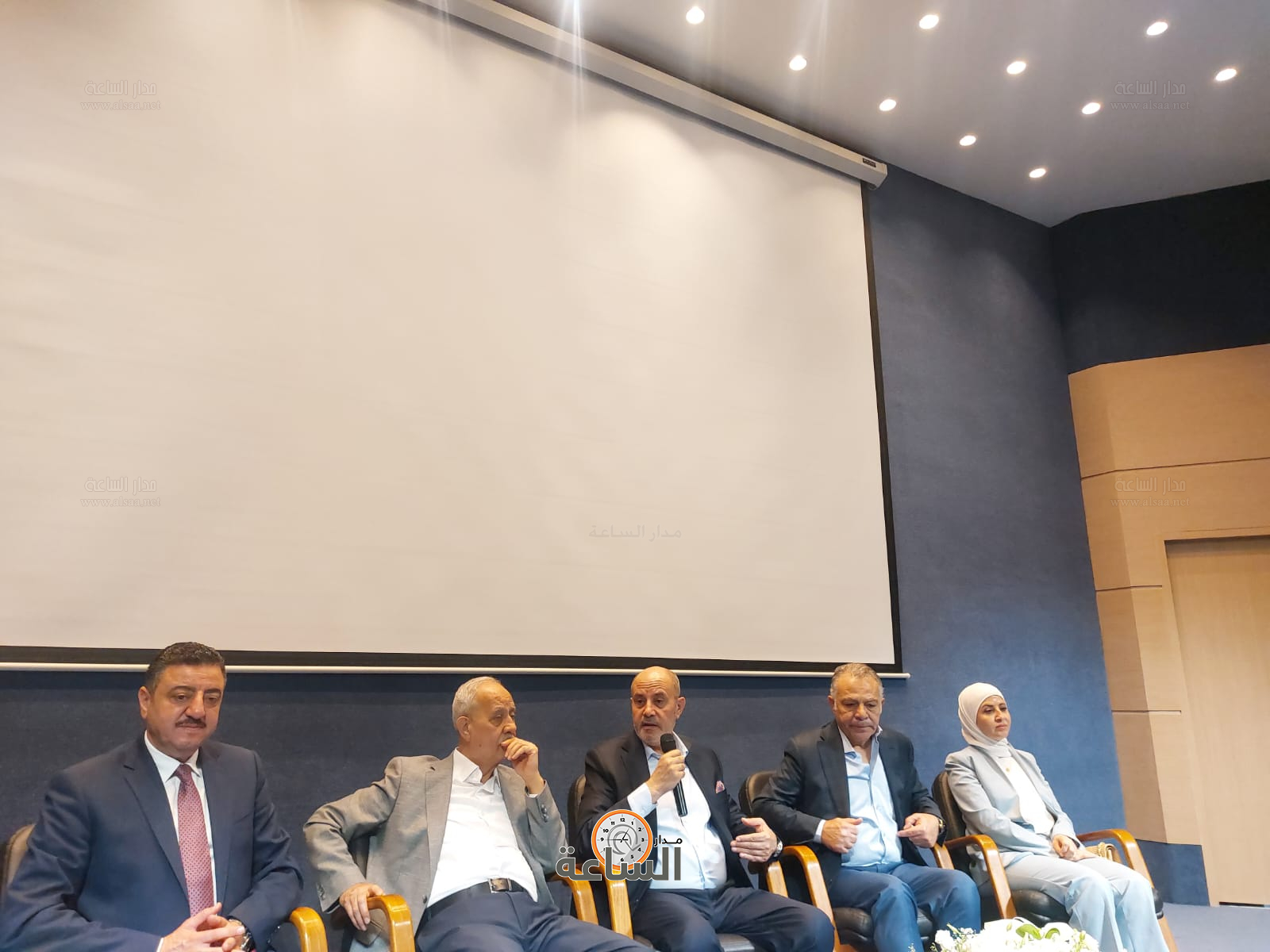 Madar Al-Saa Images 0.3179006185224159