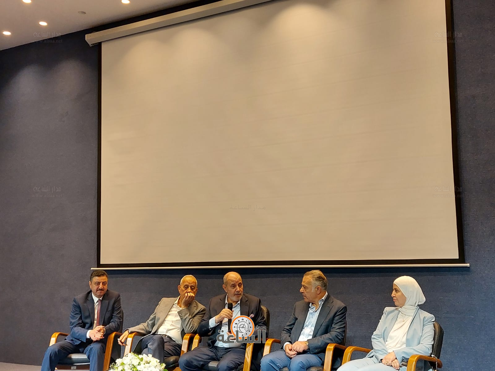 Madar Al-Saa Images 0.7349022036054856