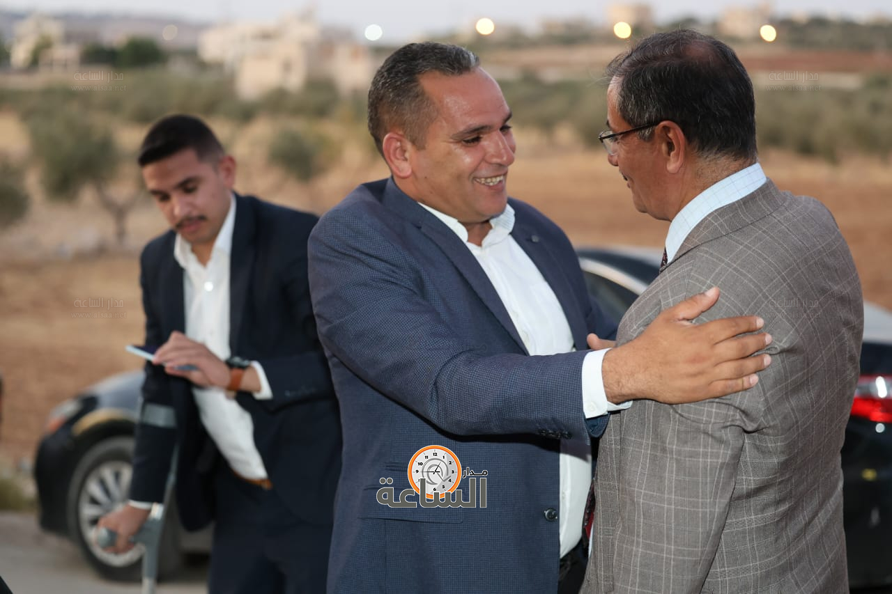 Madar Al-Saa Images 0.4324356372354816