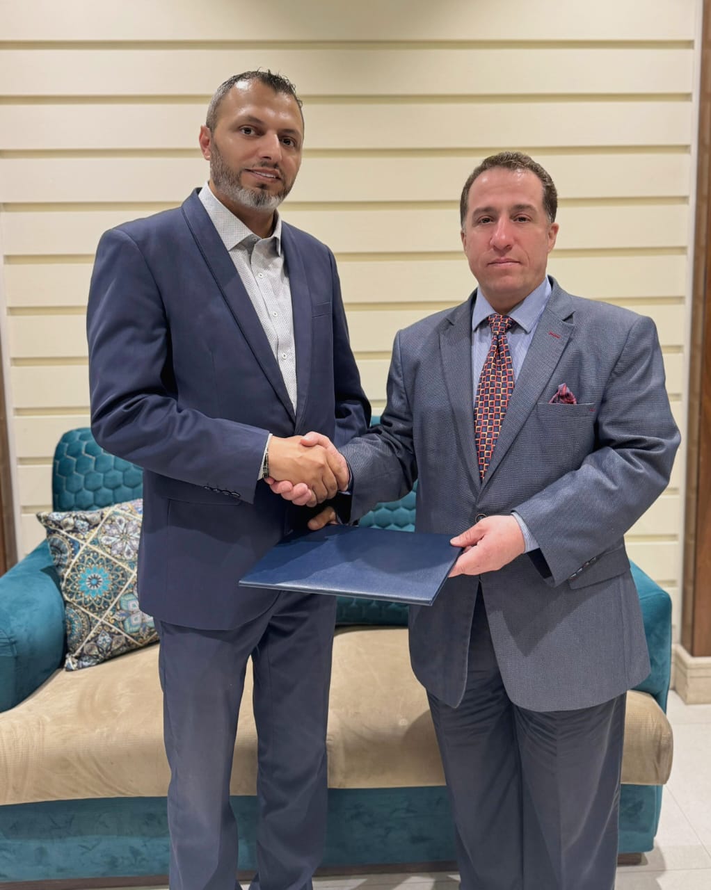 Madar Al-Saa Images 0.04380894439061245