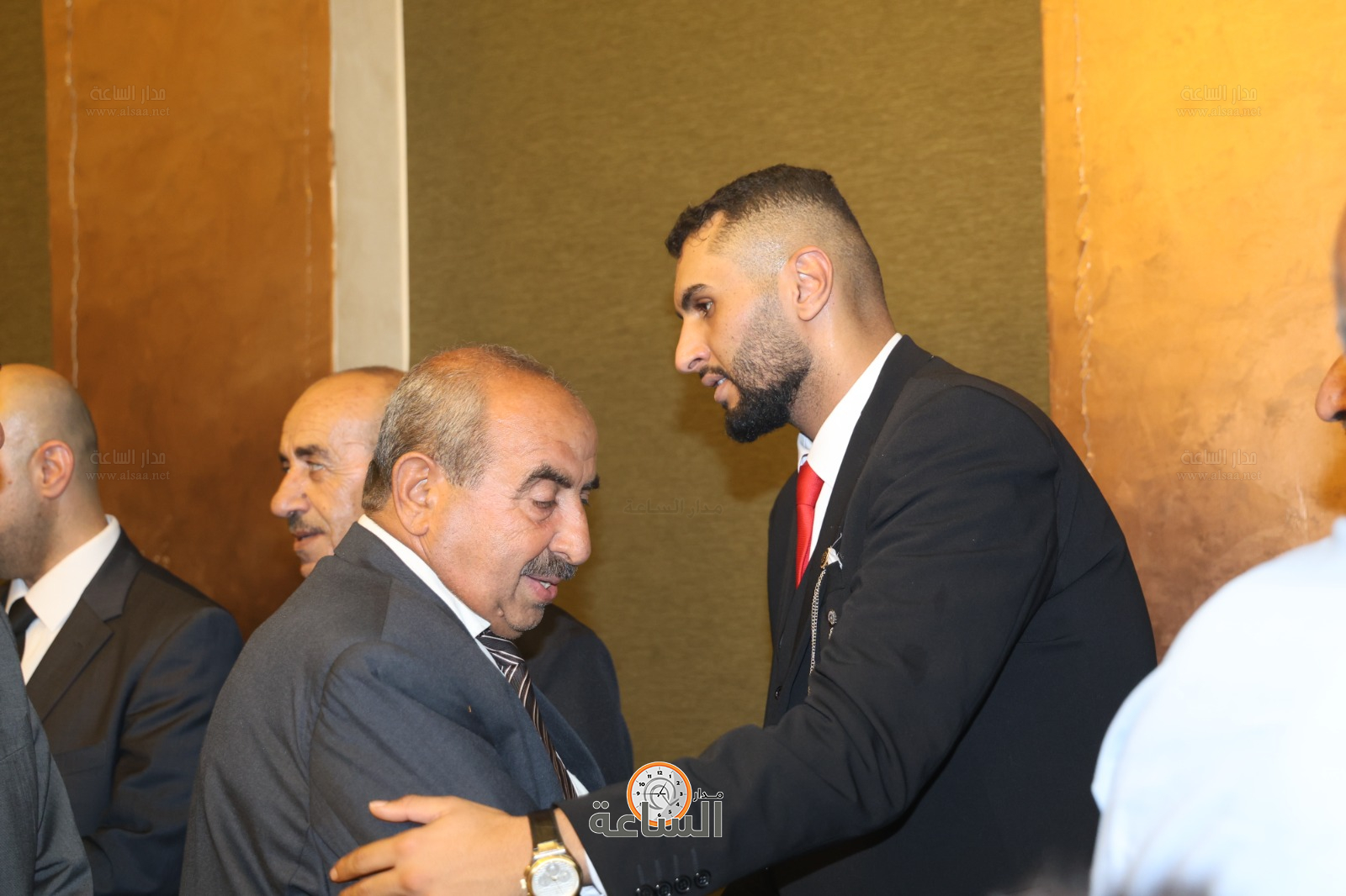 Madar Al-Saa Images 0.5604039290884636