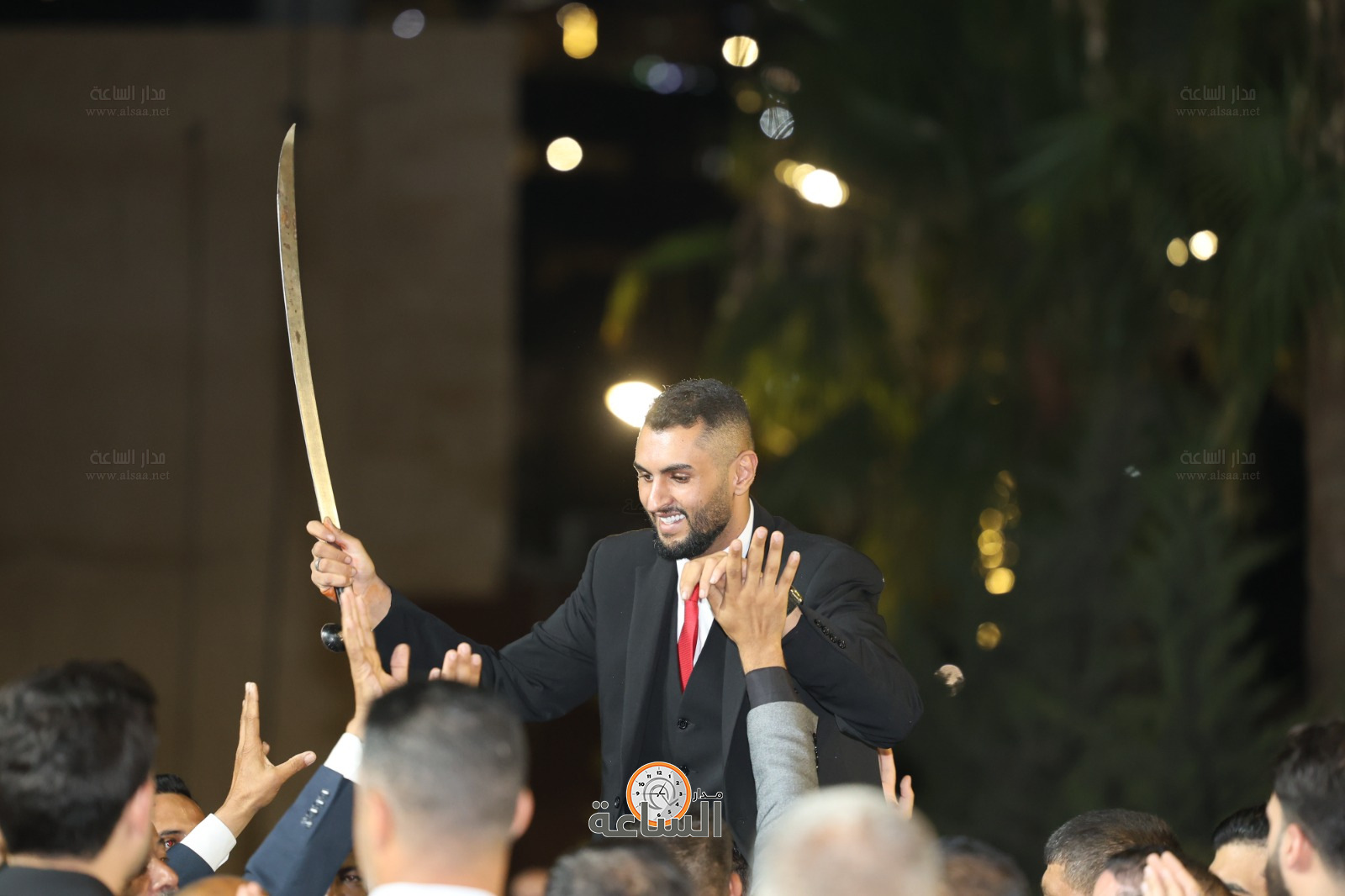 Madar Al-Saa Images 0.9791374991312964