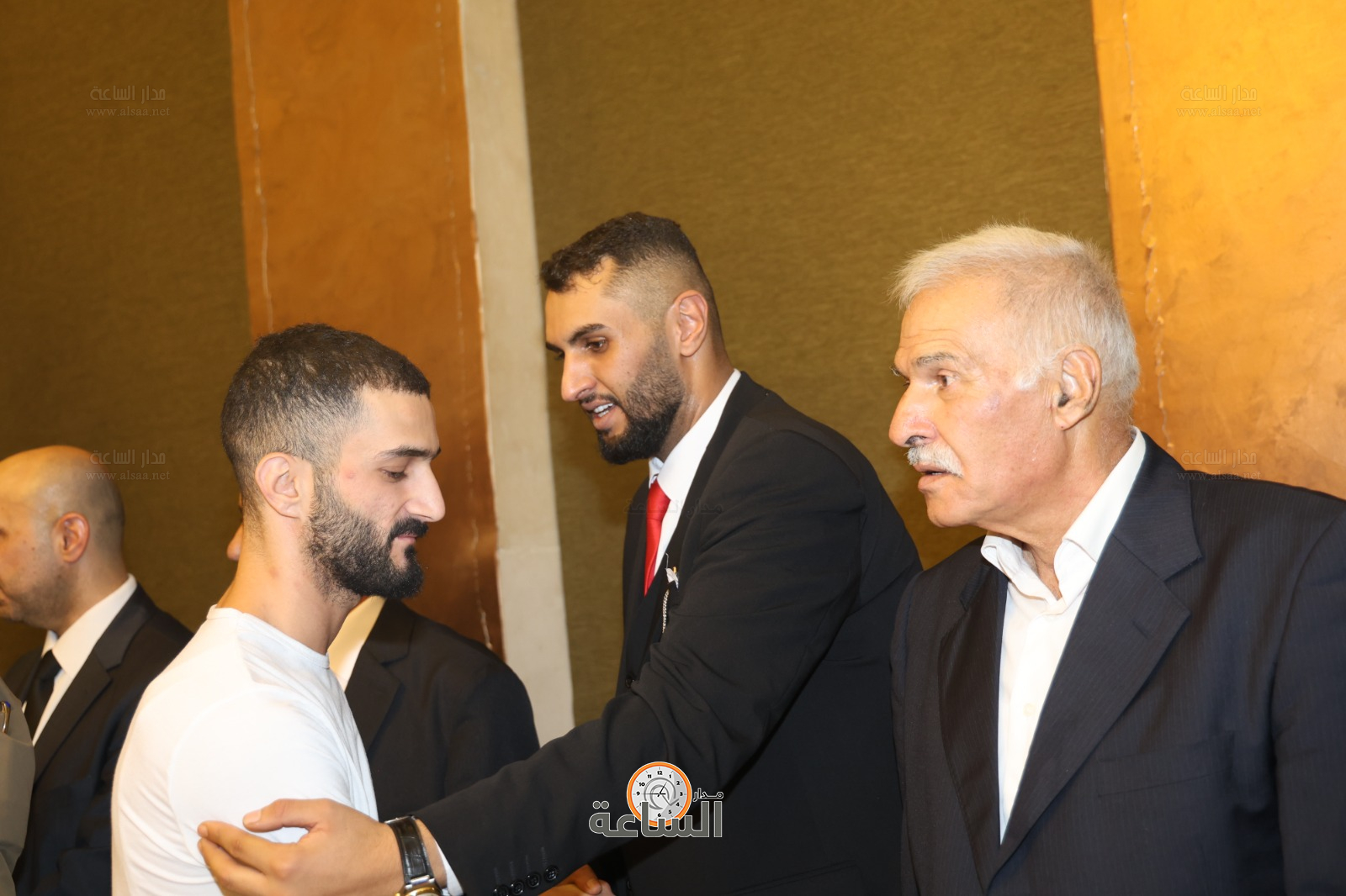 Madar Al-Saa Images 0.4394733227852764