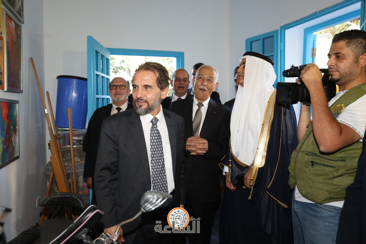 Madar Al-Saa Images 0.62089557349542