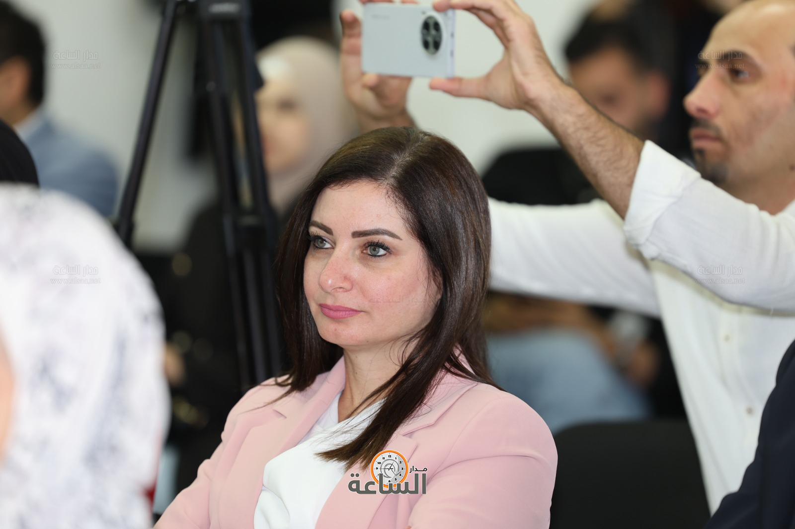 Madar Al-Saa Images 0.4832148465634475