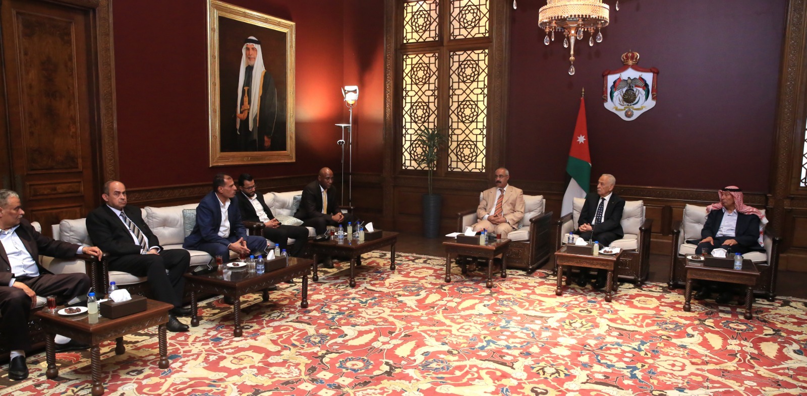 Madar Al-Saa Images 0.16899396517625132