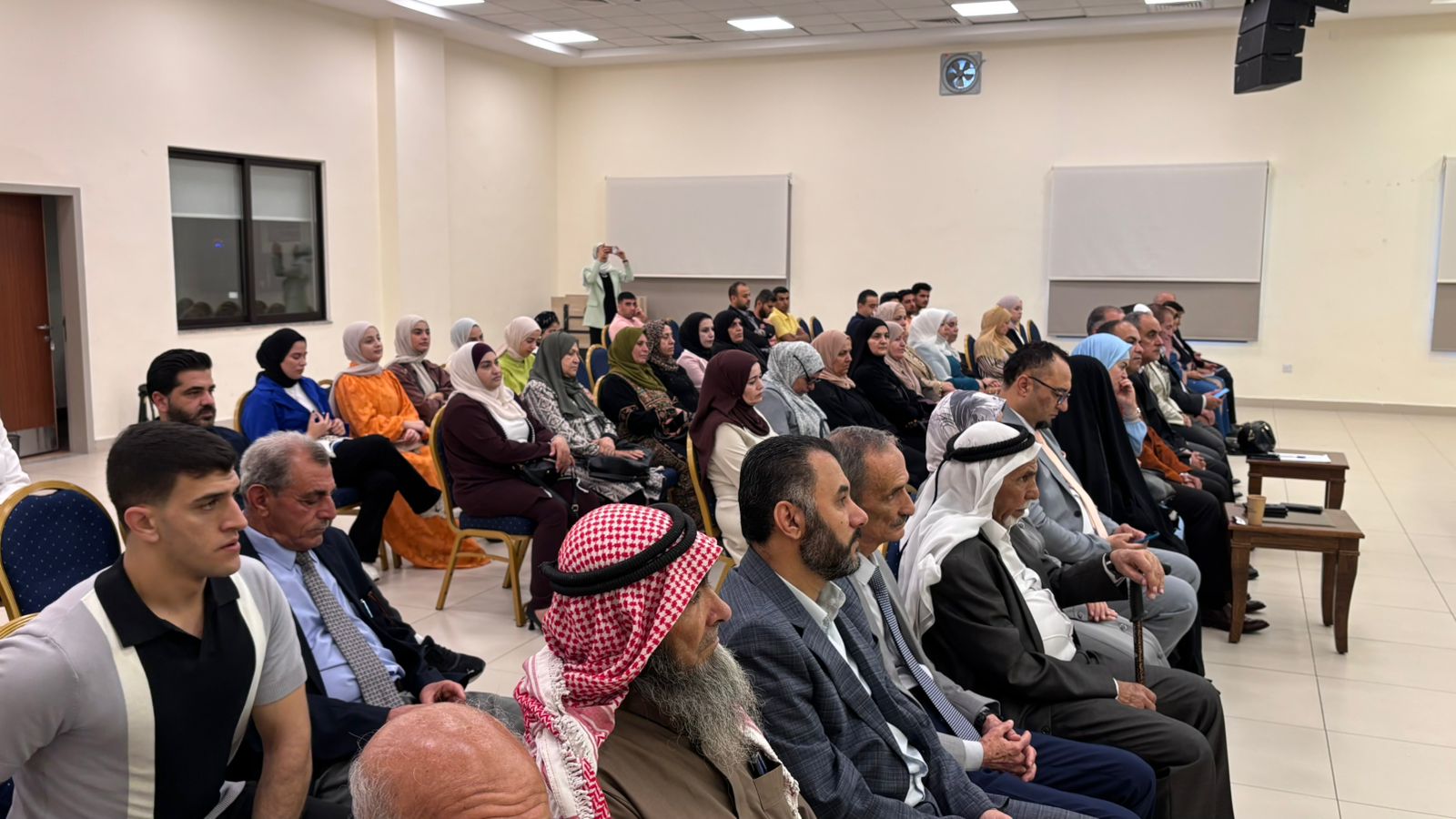 Madar Al-Saa Images 0.04322320409807334