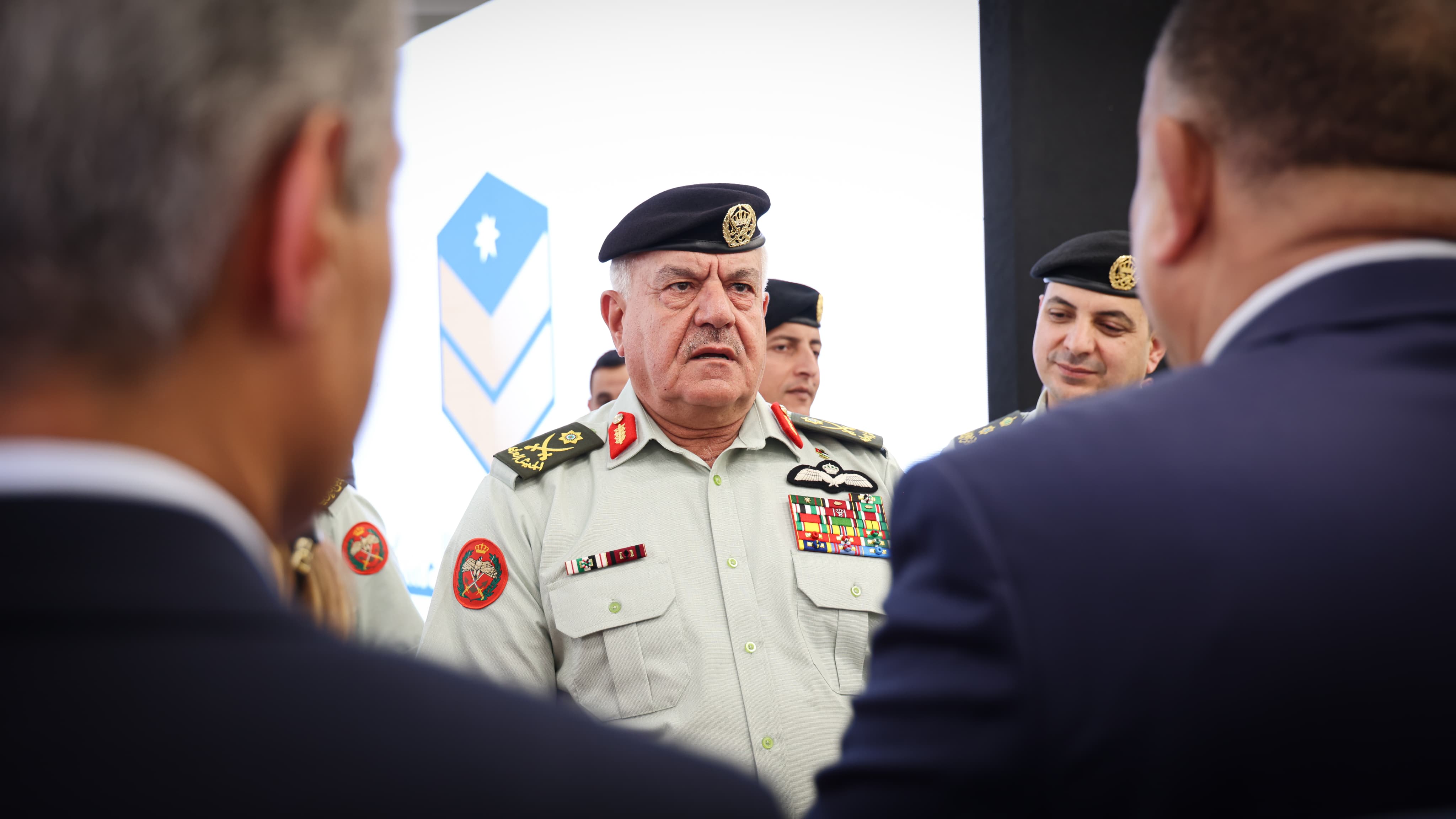 Madar Al-Saa Images 0.18605010812481237