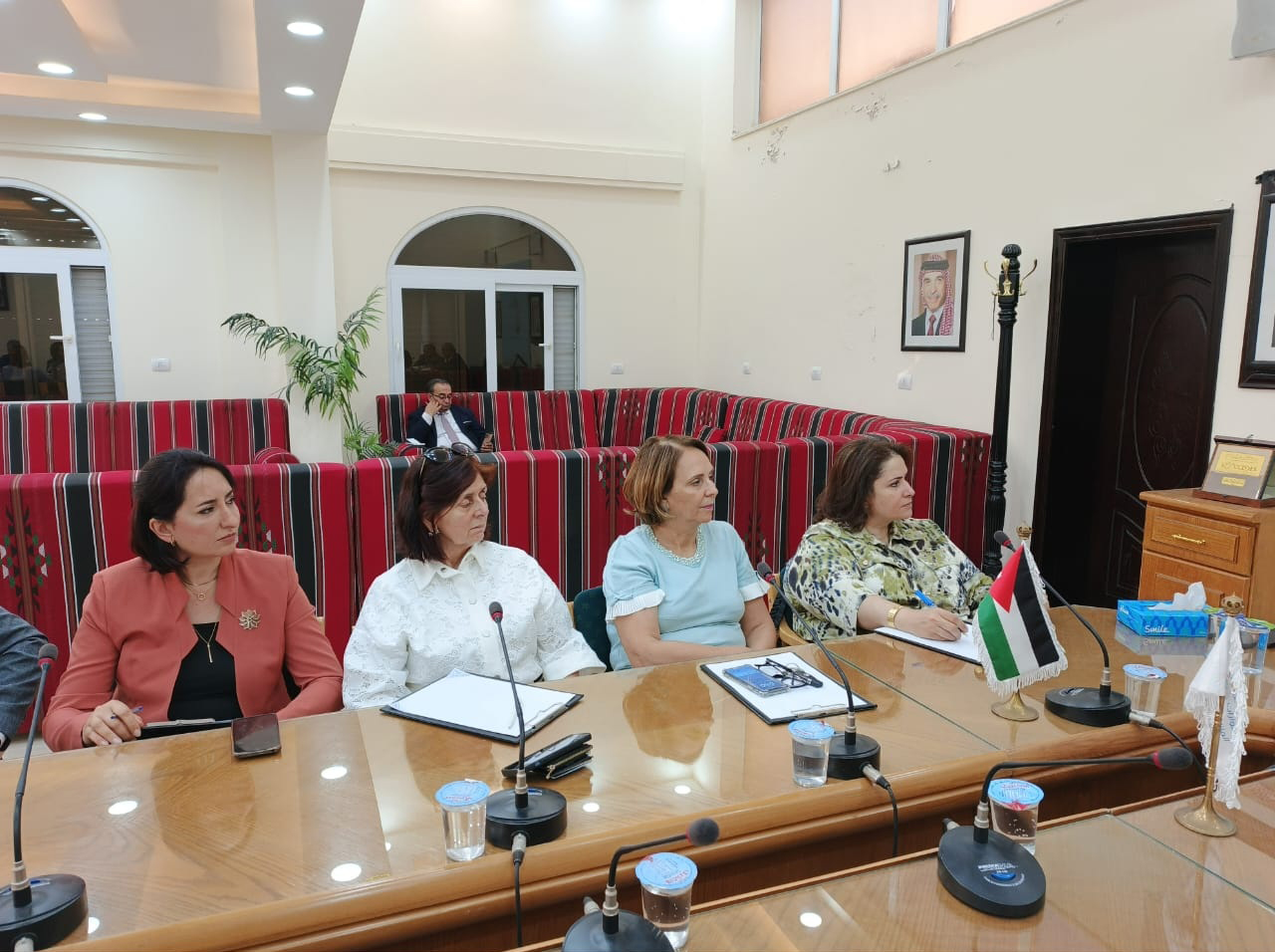 Madar Al-Saa Images 0.6122853213725972