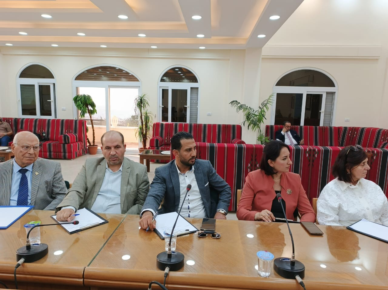 Madar Al-Saa Images 0.4086862327511791