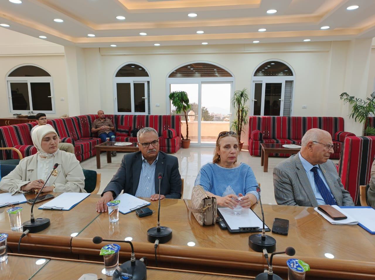 Madar Al-Saa Images 0.6552147949348224