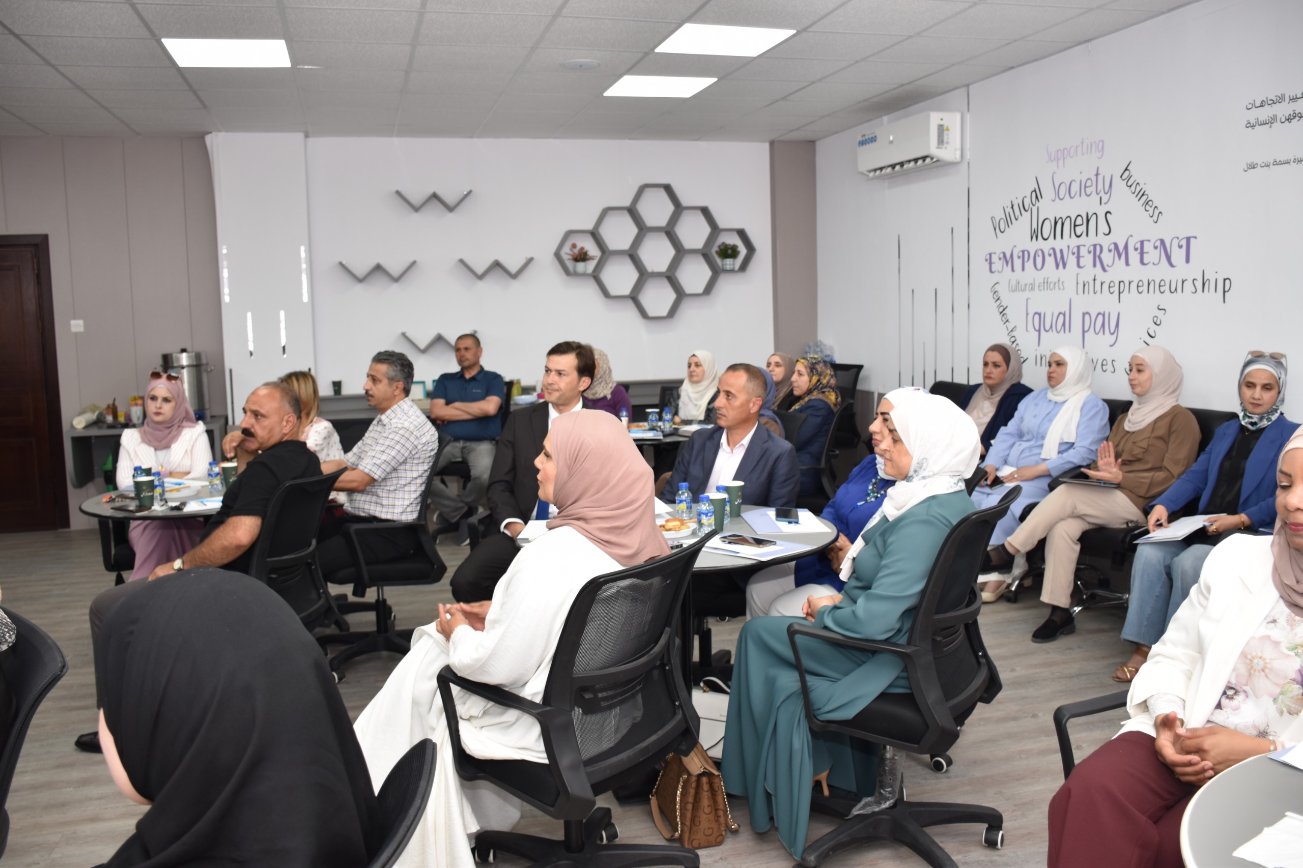 Madar Al-Saa Images 0.7675195613185549