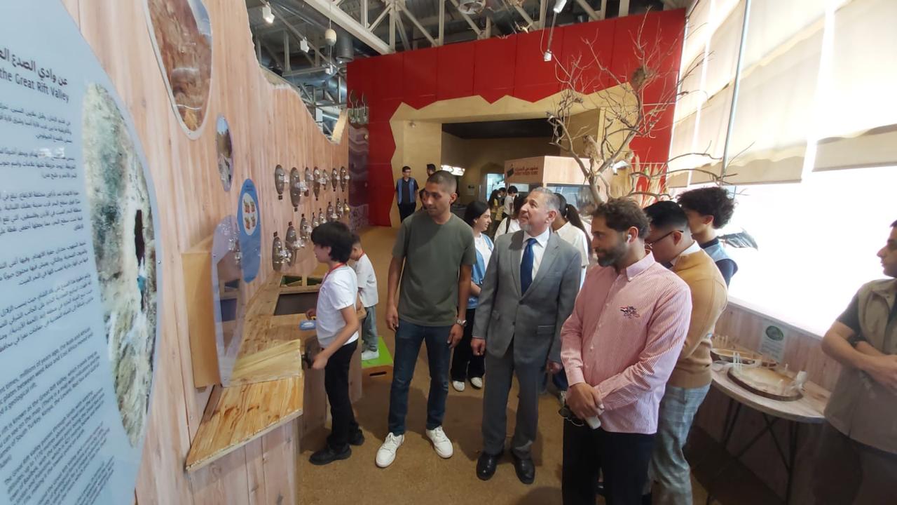 Madar Al-Saa Images 0.7531124613423056