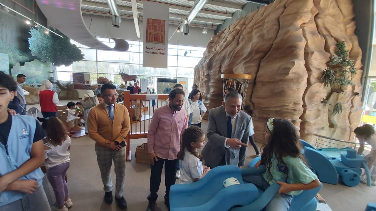 Madar Al-Saa Images 0.40865088494916935