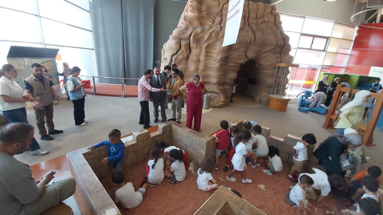 Madar Al-Saa Images 0.0534462509537067