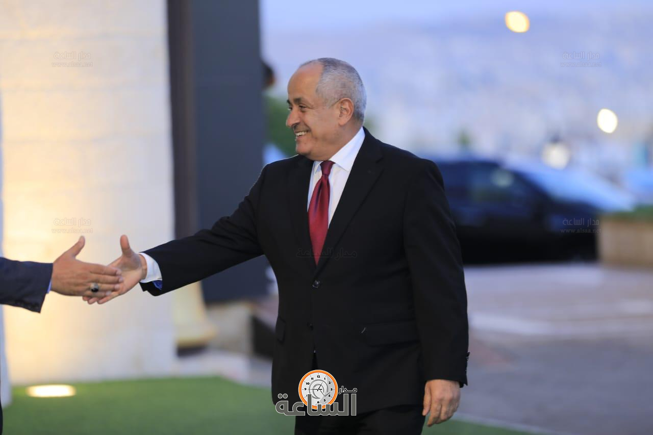 Madar Al-Saa Images 0.4155362522584598