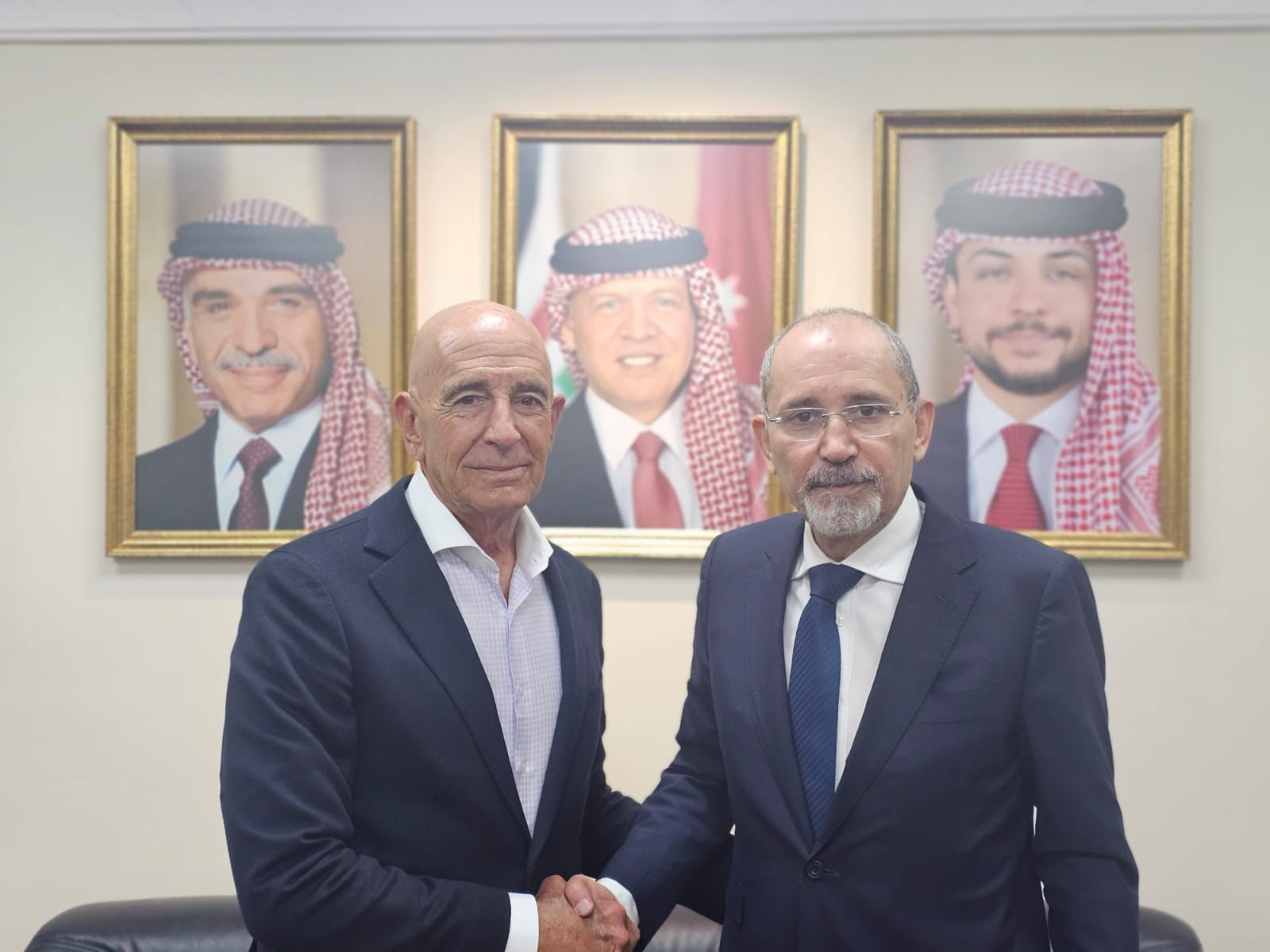 Madar Al-Saa Images 0.07653972336039849