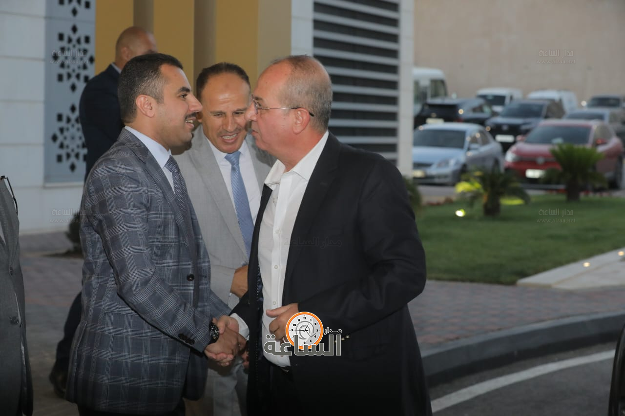 Madar Al-Saa Images 0.43980517371090955