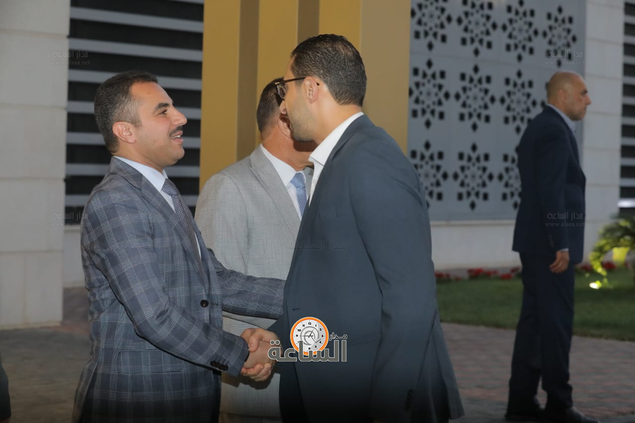 Madar Al-Saa Images 0.711119670158572