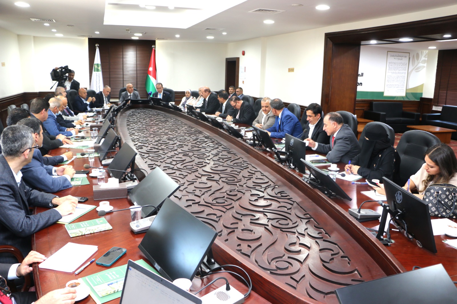 Madar Al-Saa Images 0.39892082672033025