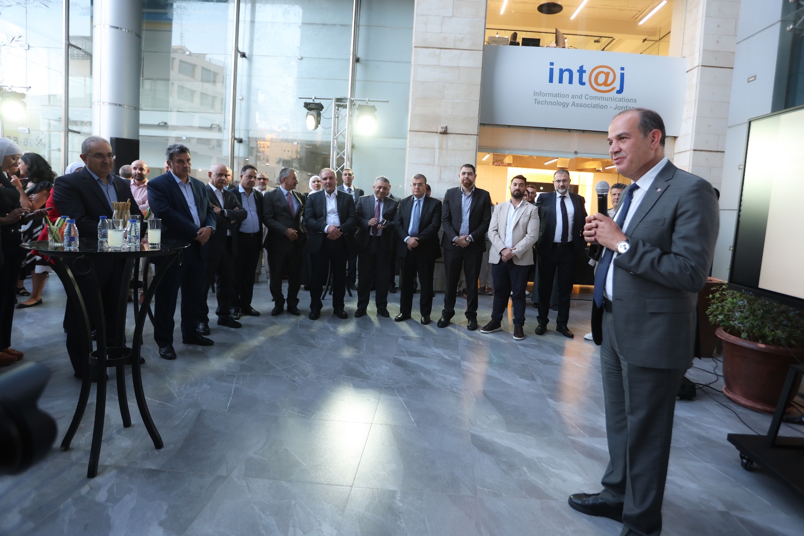 Madar Al-Saa Images 0.5591343168081921