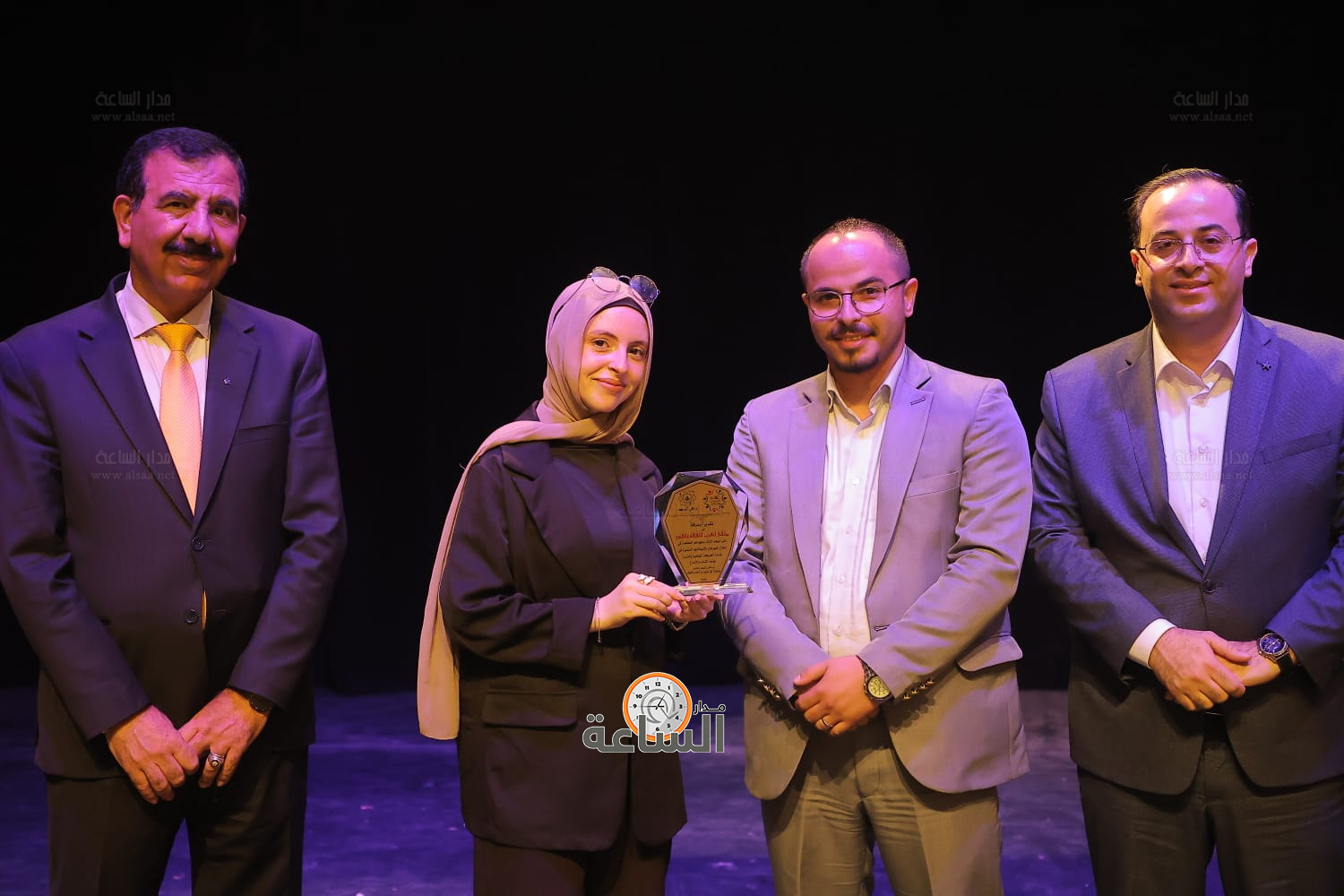 Madar Al-Saa Images 0.018679023357210944