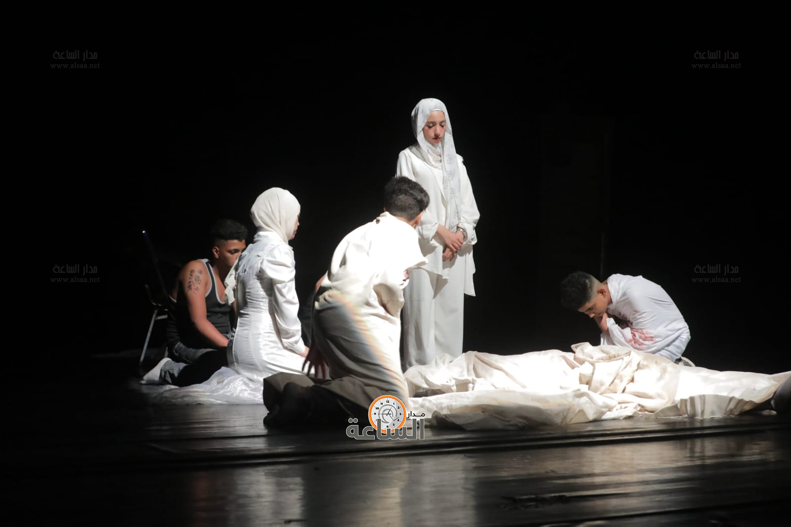 Madar Al-Saa Images 0.05777688993891217